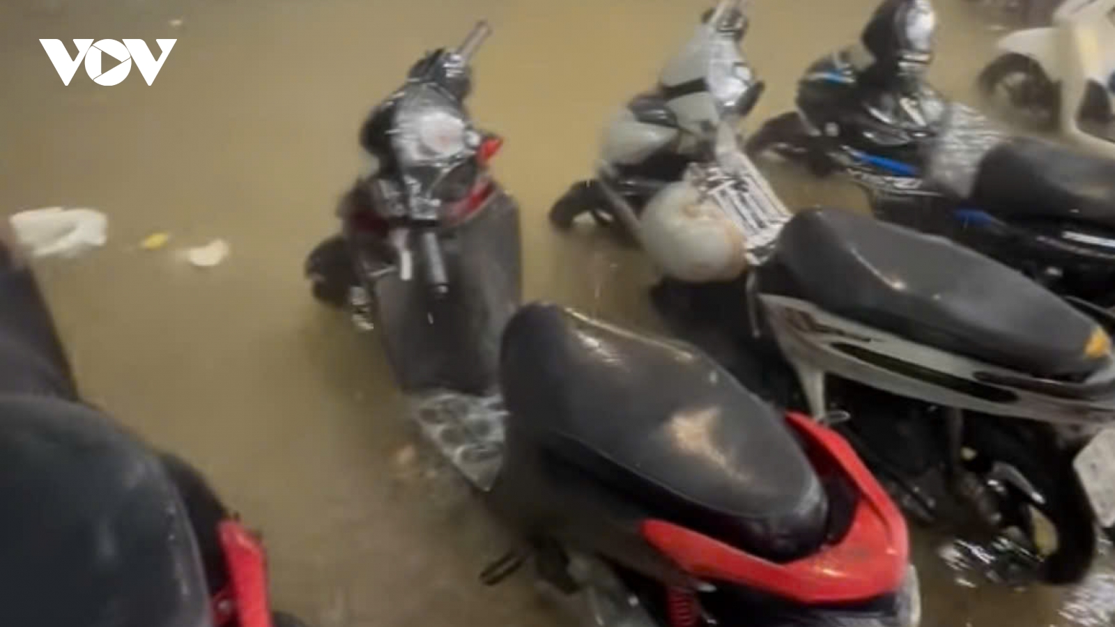 Đặc khu Phú Quốc, An Giang ngập sâu do mưa kéo dài hơn 4 giờ liền