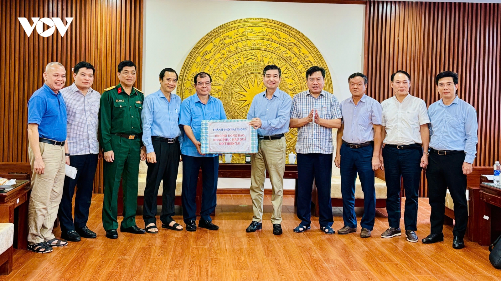 Hải Phòng trao 40 tỷ đồng cùng nhu yếu phẩm, thuốc men hỗ trợ người dân Đắk Lắk