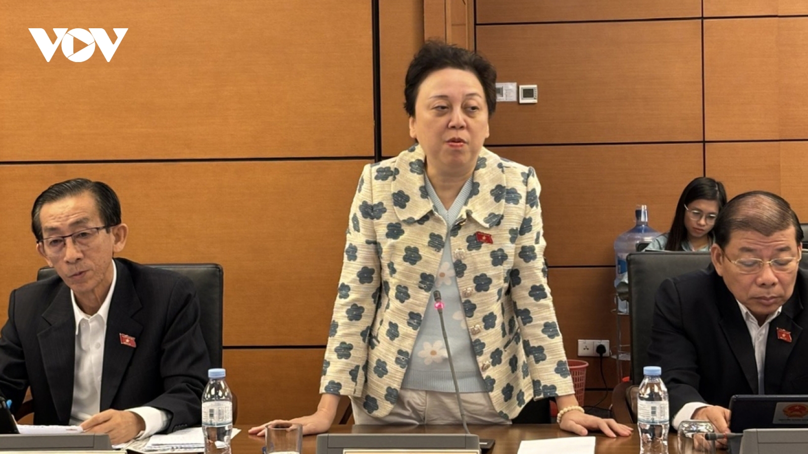 Đại biểu Quốc hội ủng hộ đề xuất miễn phí sách giáo khoa cho học sinh