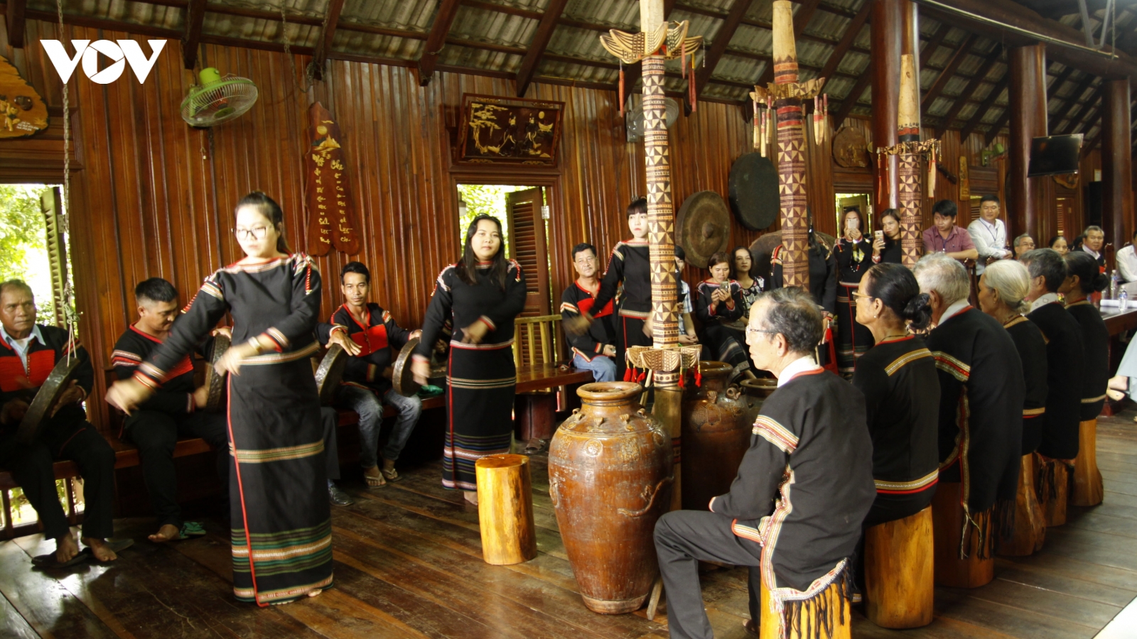 Nhà dài Ê Đê - nơi chứa đựng hồn chiêng năm tháng