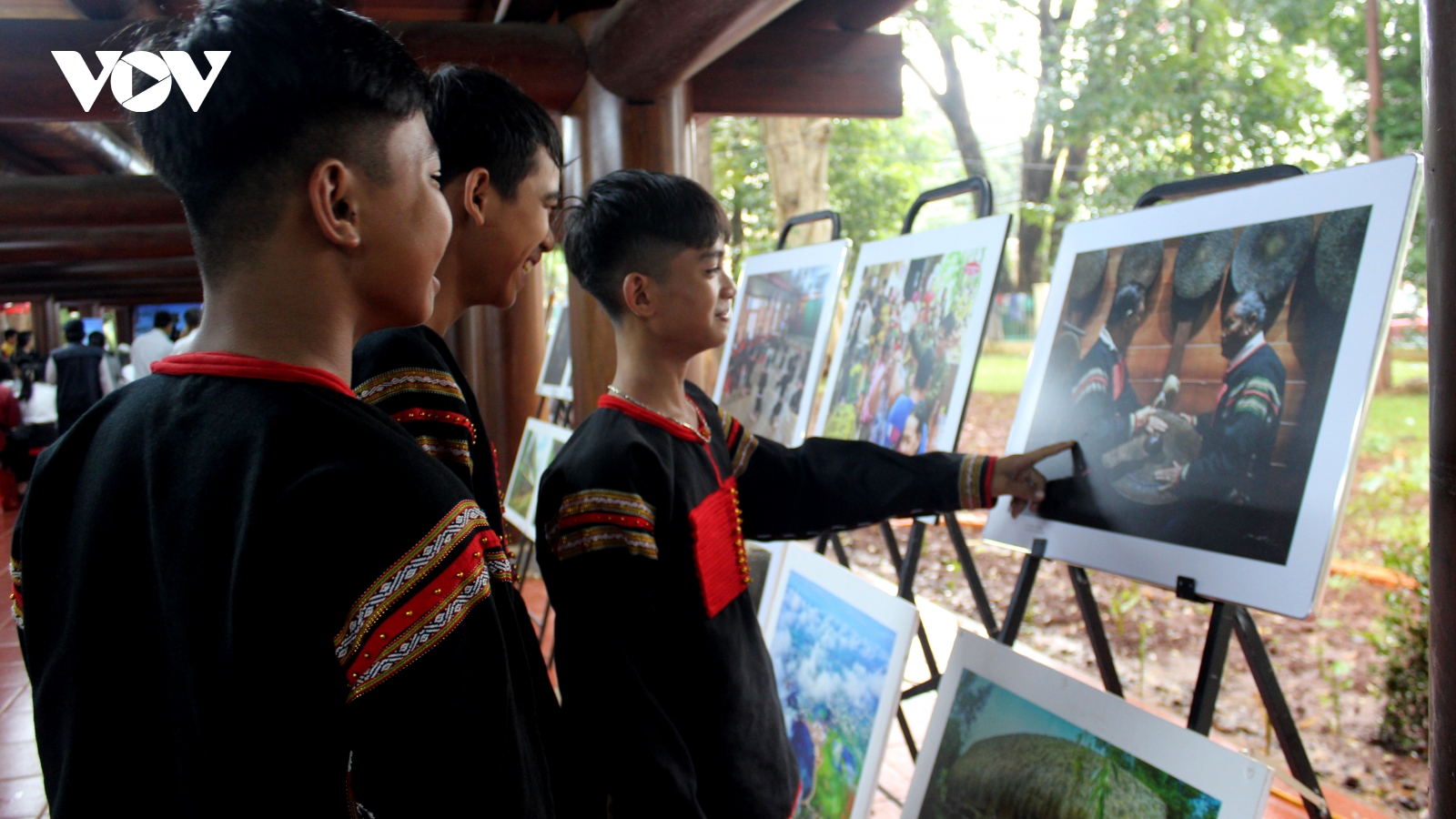 Tôn vinh di sản cồng chiêng qua các tác phẩm ảnh nghệ thuật