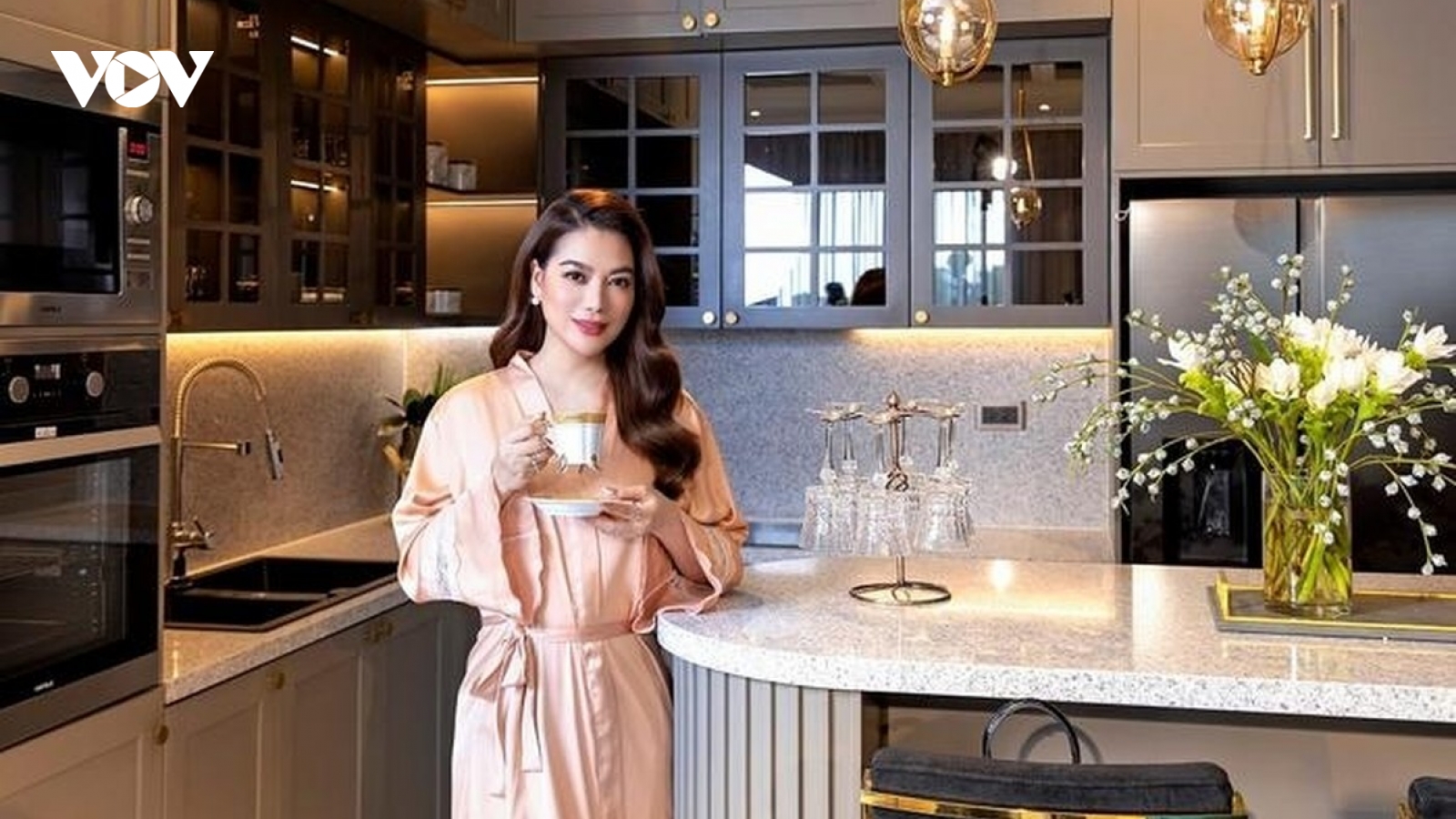 Trương Ngọc Ánh từng sống trong penthouse 300m2 và sở hữu xe sang 3 tỷ