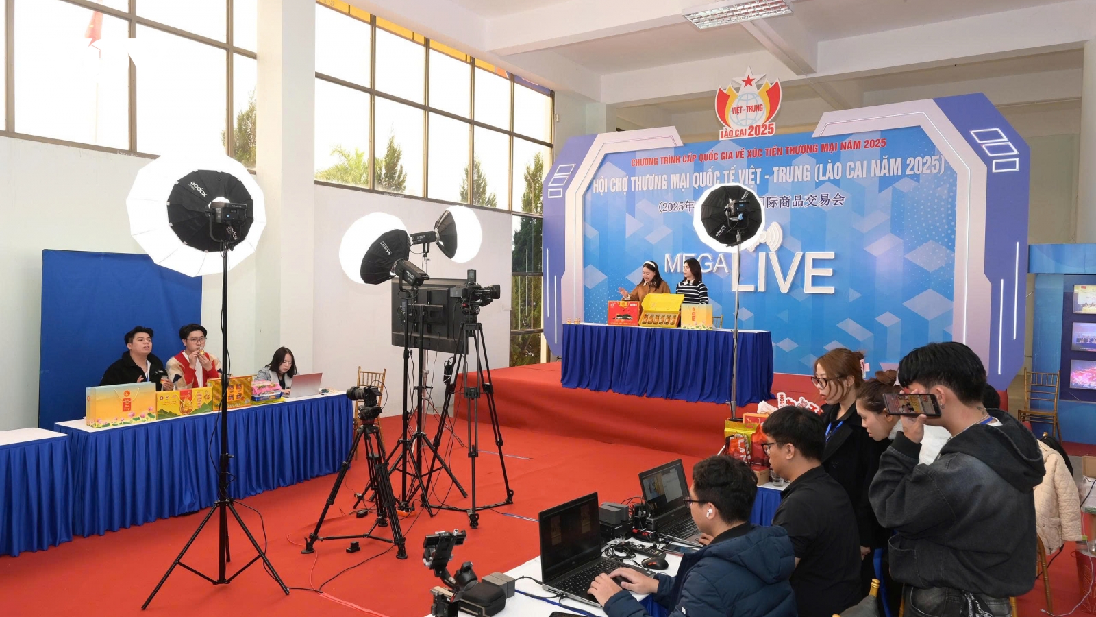 Megalive Lào Cai: Đưa “sàn ảo” khuấy động hội chợ thực