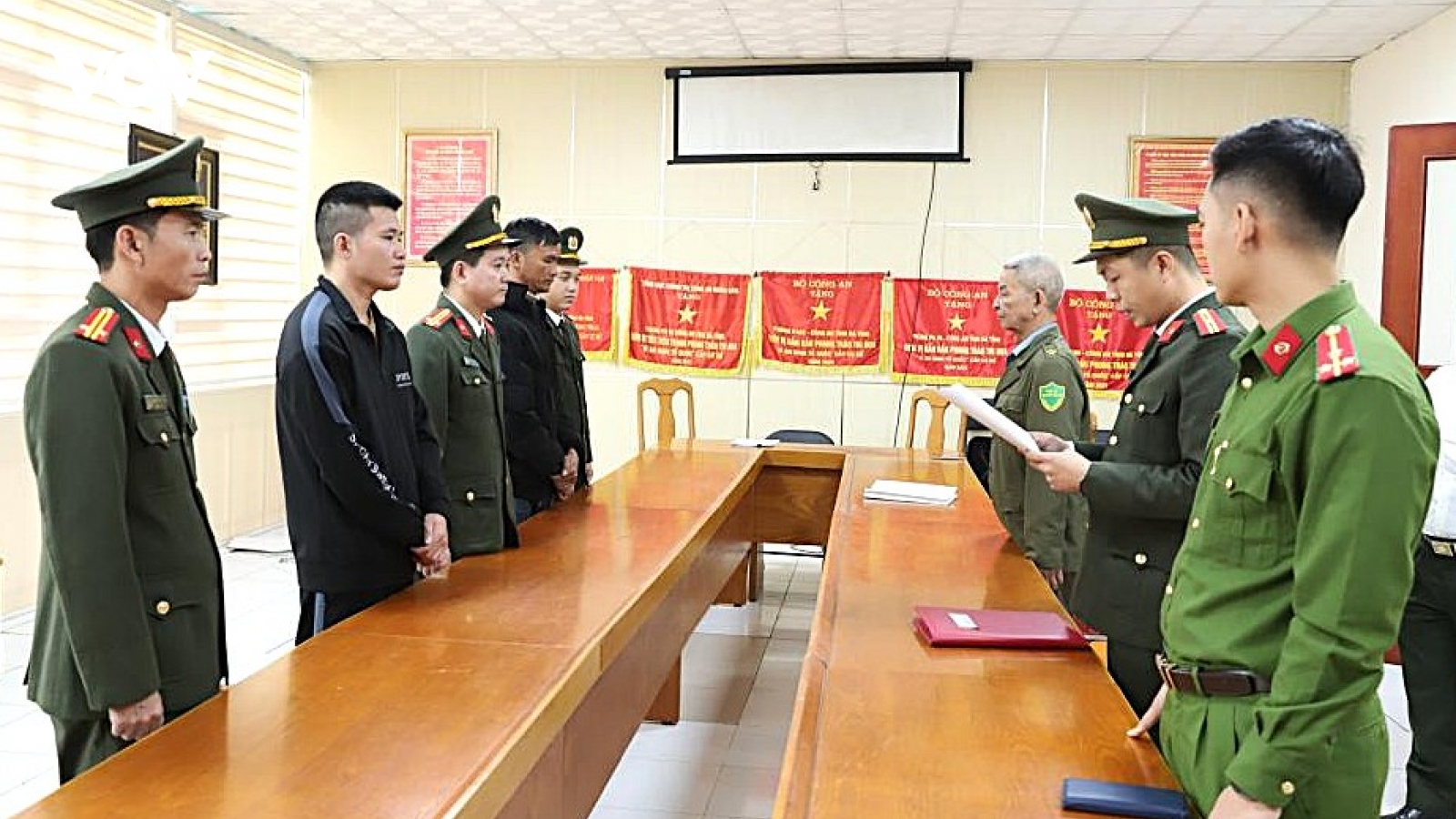 Bắt tạm giam 2 đối tượng đưa 24 người xuất khẩu lao động chui