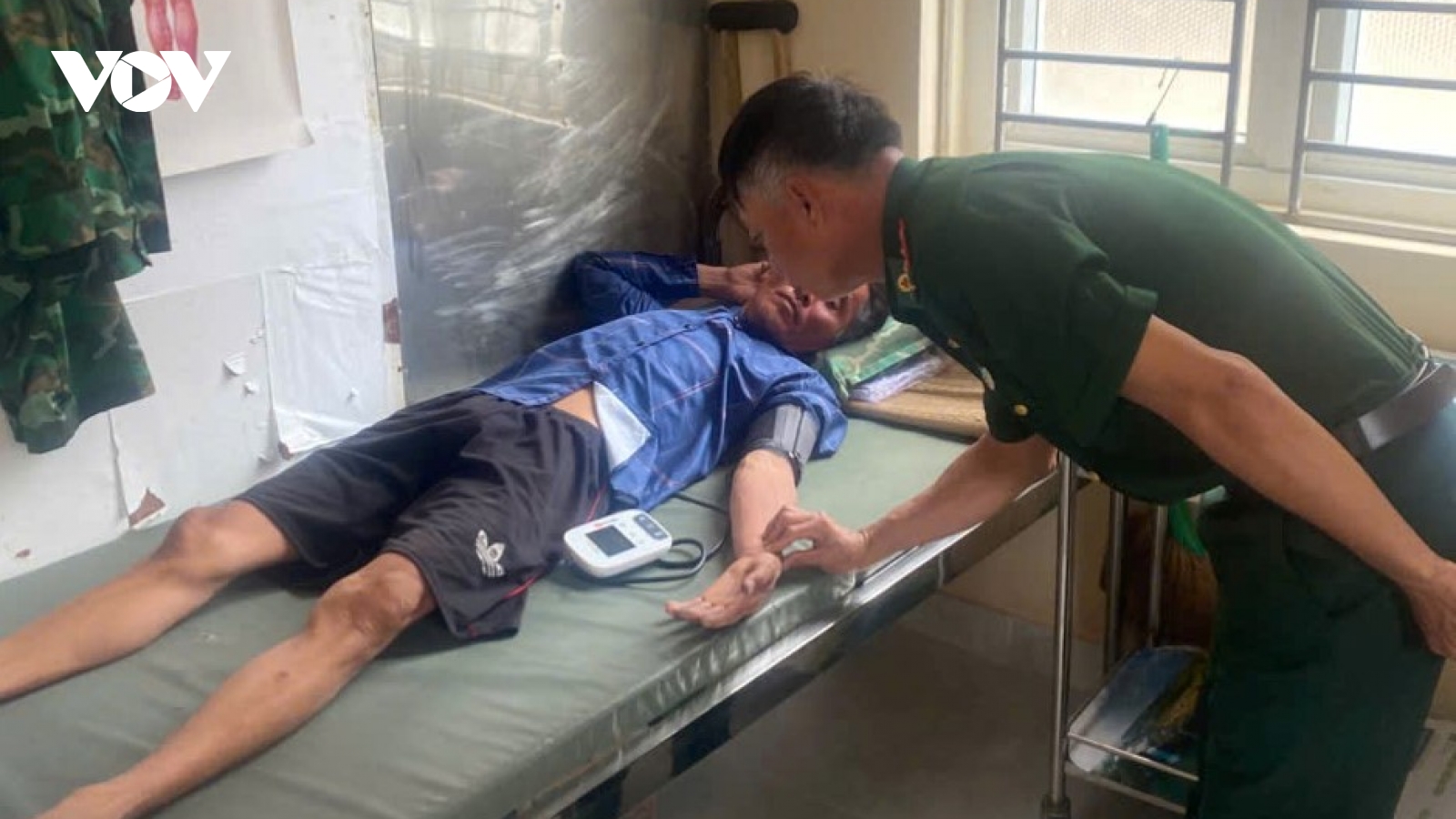 Cứu thành công 4 thuyền viên bị chìm tàu trên vùng biển Thổ Châu, An Giang