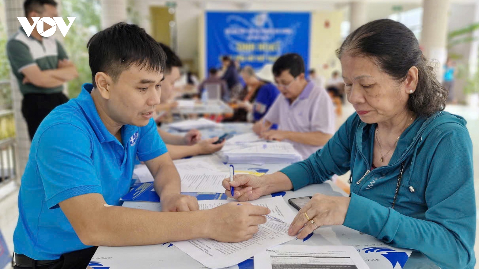 Gần 69.000 người dân Đà Nẵng nhận lương hưu qua tài khoản ATM