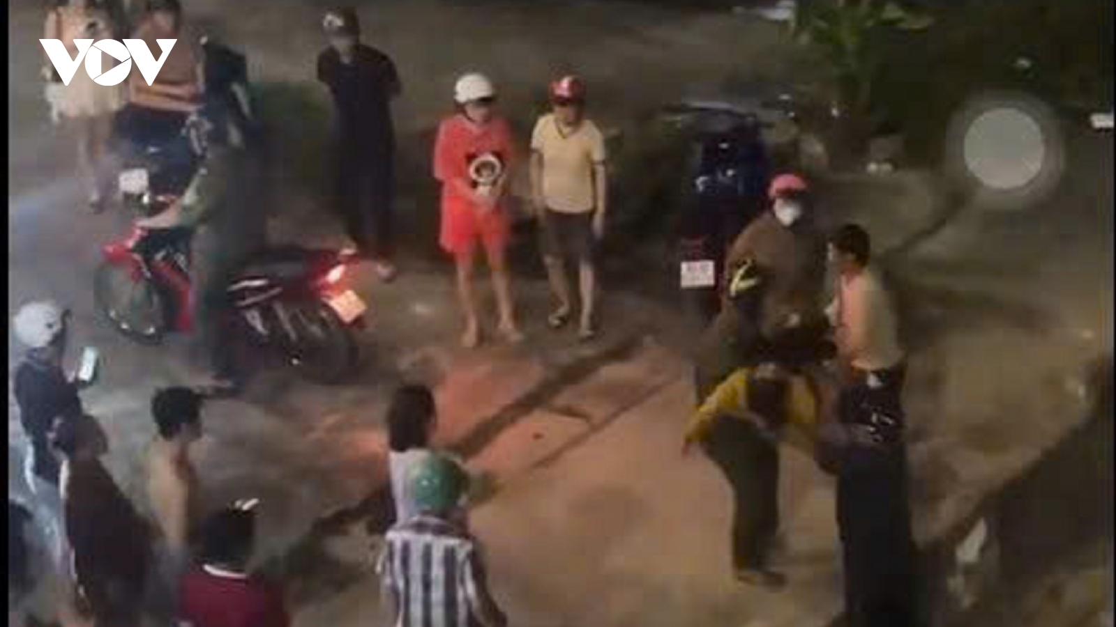 Người đàn ông lao xuống dòng nước xiết cứu sống phụ nữ nhảy cầu ở Lâm Đồng