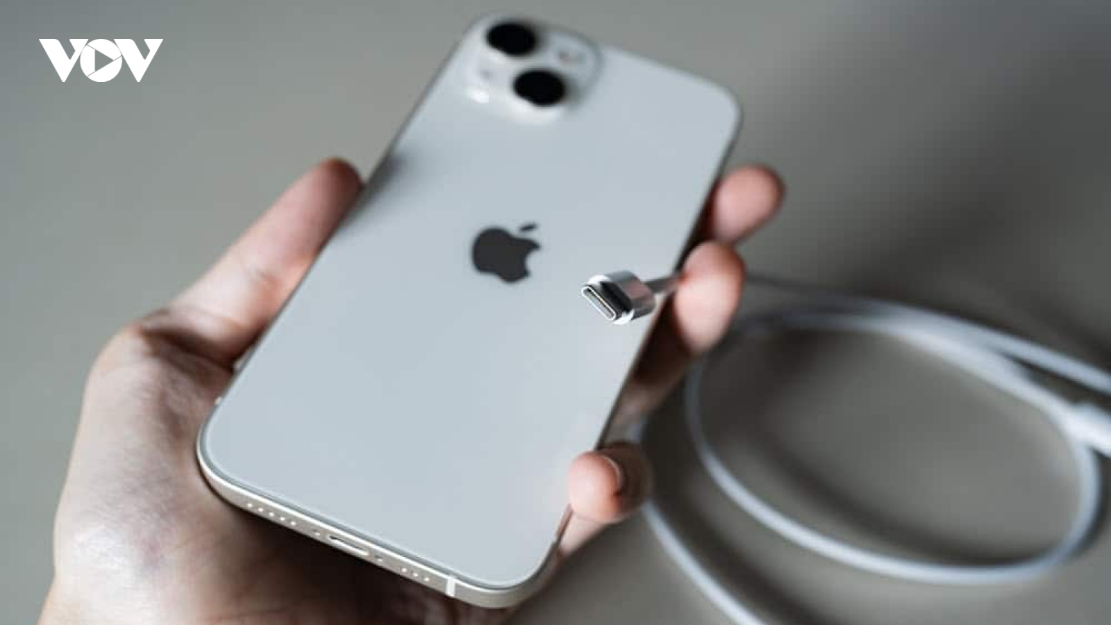 Khoa học nói gì về “bức xạ chết người” từ điện thoại iPhone?
