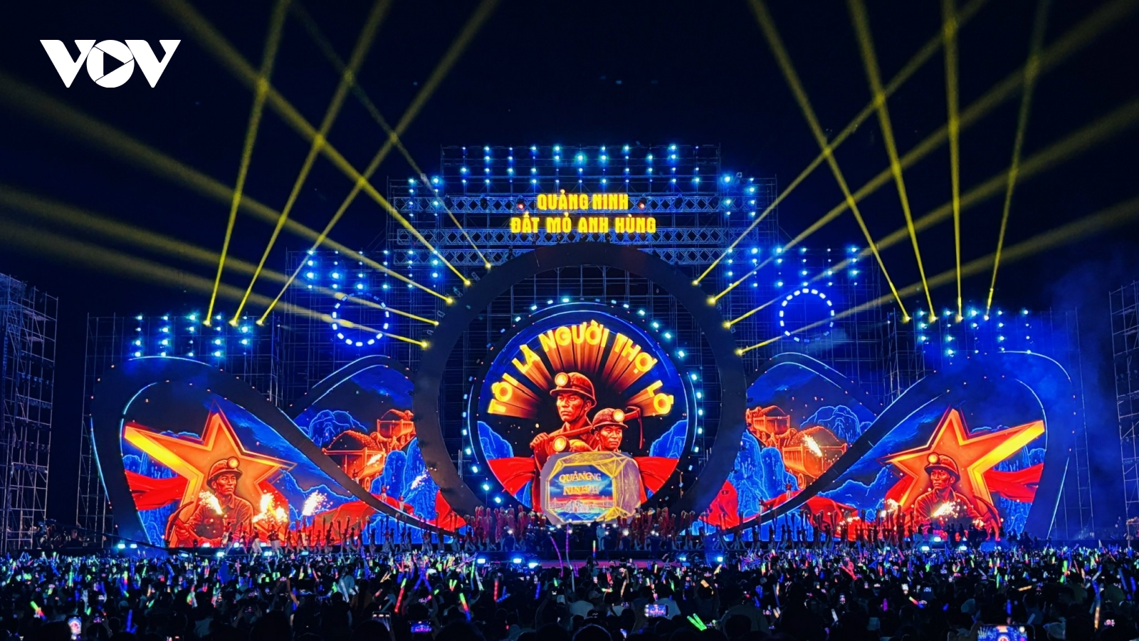 Concert tôn vinh người thợ mỏ tại Quảng Ninh thu hút 30.000 khán giả