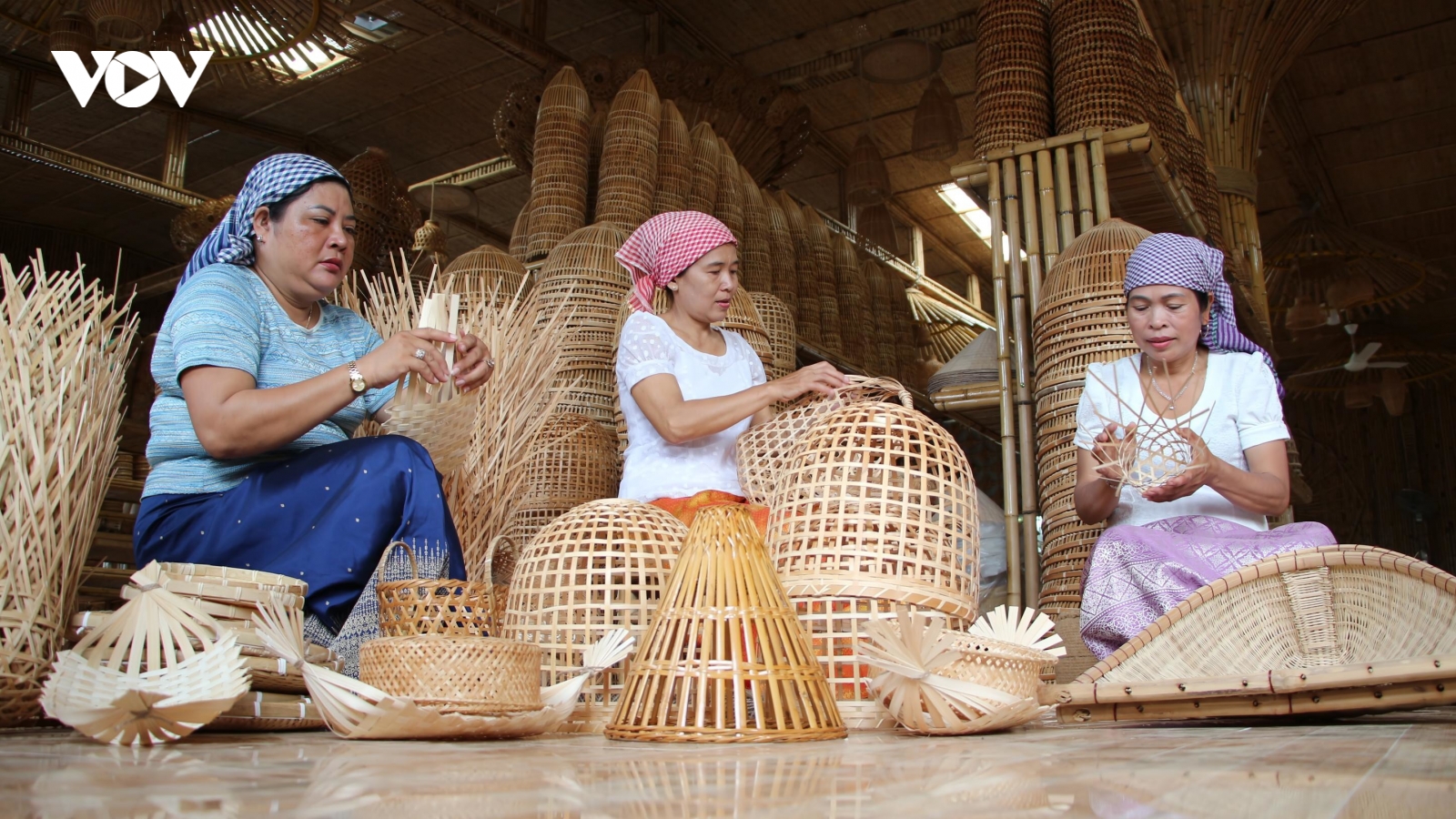 Phụ nữ Khmer nâng tầm giá trị của cây tre