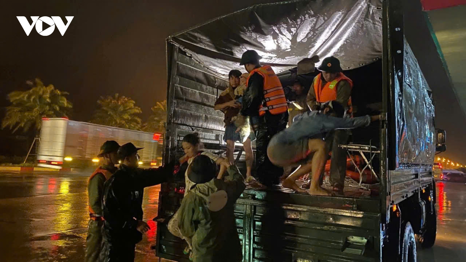 Bộ đội Quân khu 5: “Khi nào dân an toàn, chúng tôi mới rút quân”