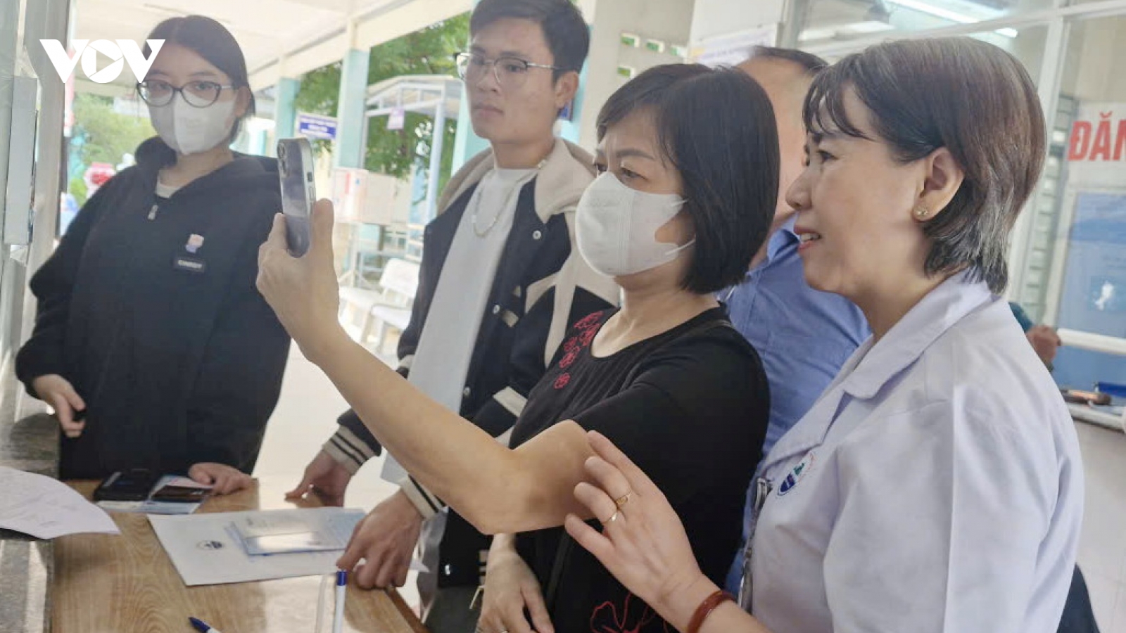Thanh toán viện phí không dùng tiền mặt, tạo thói quen tiện ích cho người dân