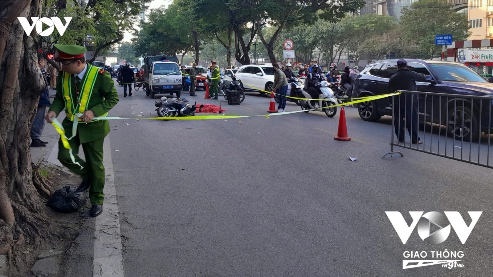 Hà Nội: Vì sao tai nạn xảy ra hàng loạt giữa ôtô và xe máy?