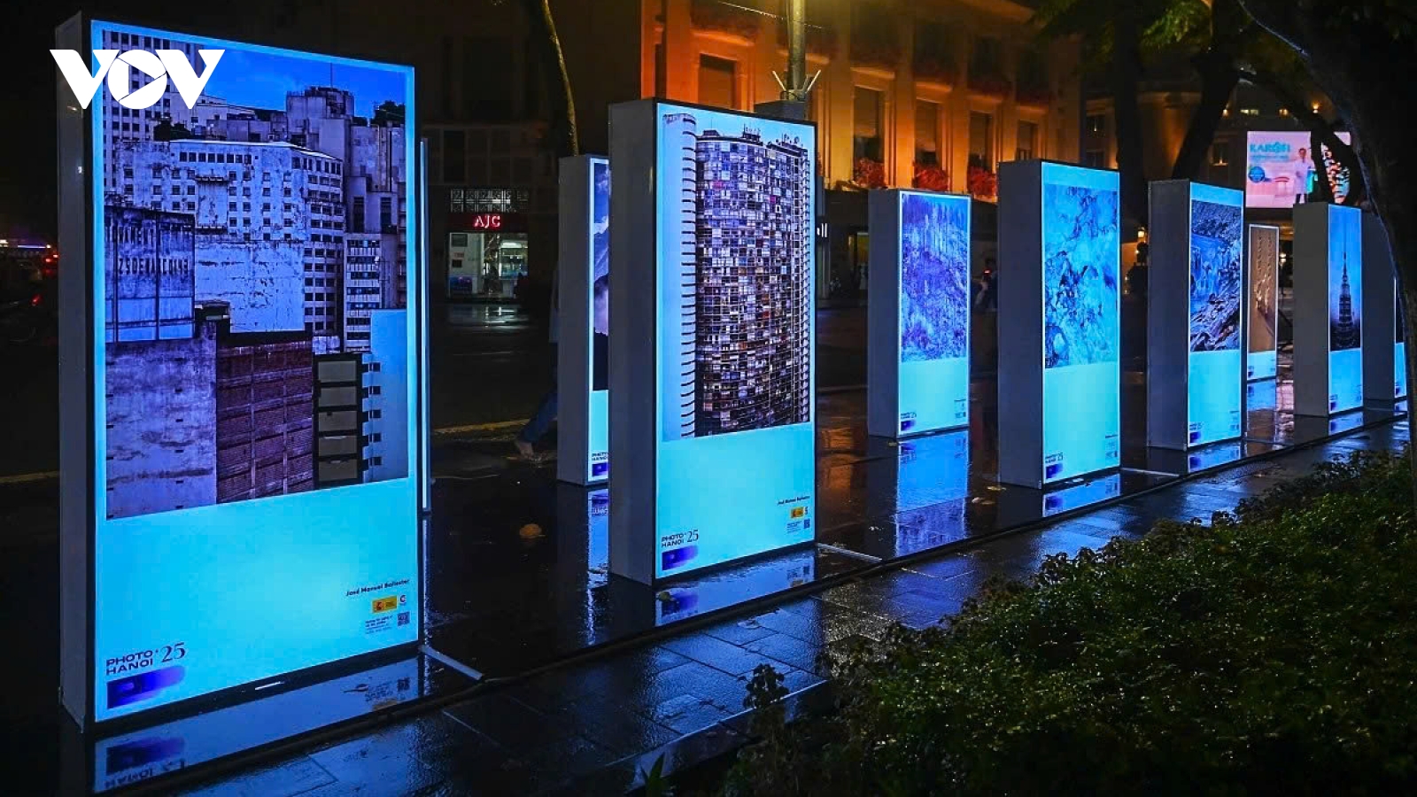 Hanoi photo exhibition Vertical Landscape bridges global perspectives