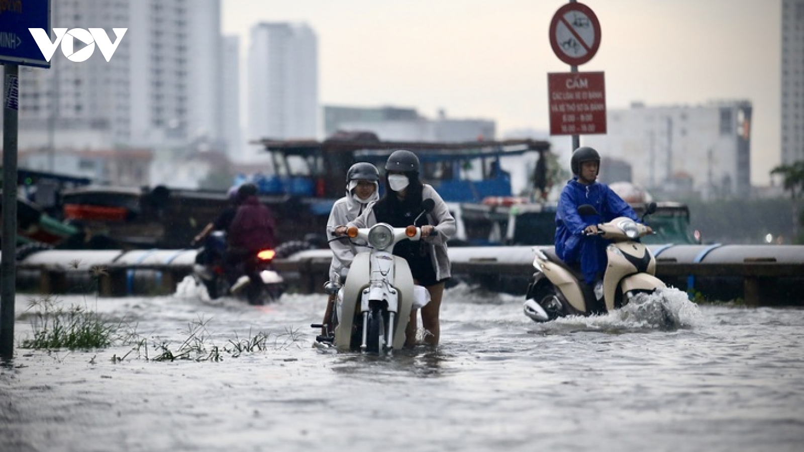 Bão Kalmaegi sắp vào Biển Đông, TP.HCM kích hoạt ứng phó mưa lớn, triều cường