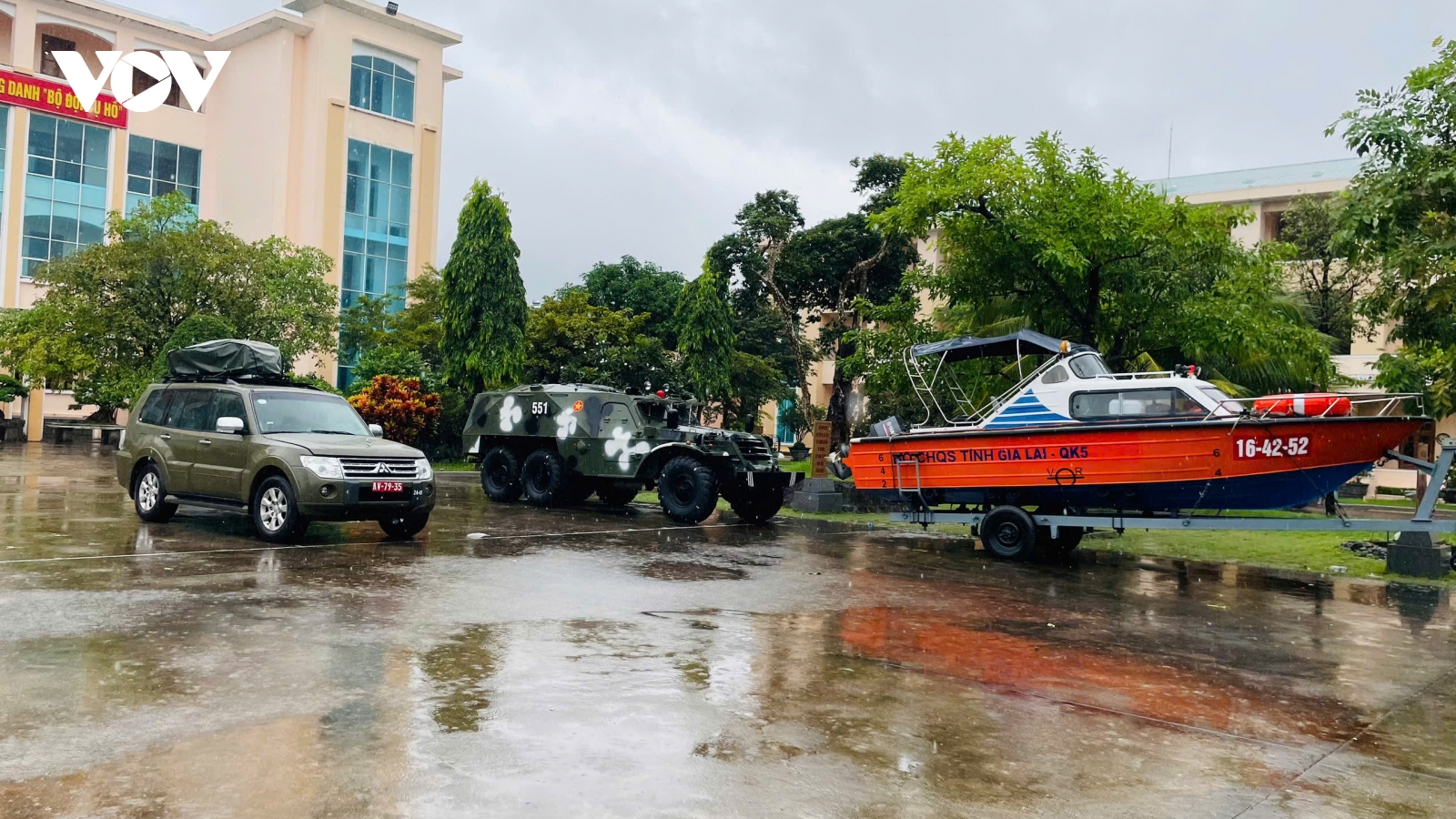 Gia Lai huy động hơn 8.700 chiến sĩ hỗ trợ nhân dân ứng phó bão số 13