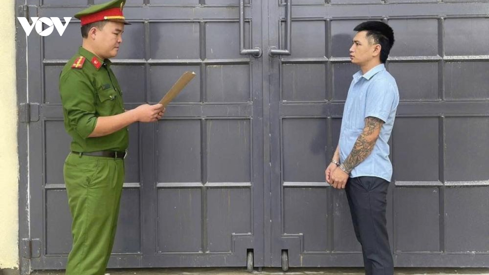 Giữ hộ 18 chỉ vàng khi đưa bạn đi cấp cứu rồi không trả