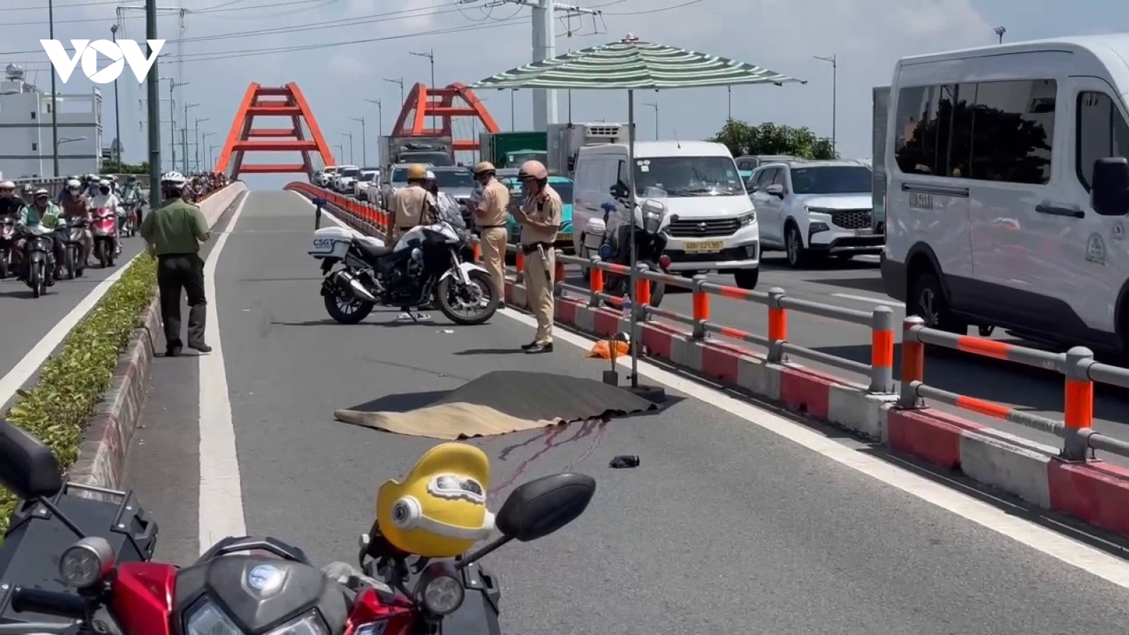 Bắt 4 đối tượng đánh người, cướp xe dưới gầm cầu Bình Lợi