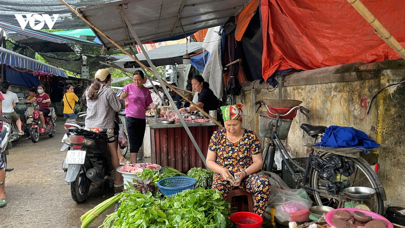 Bán 14 bát bún/ngày cũng phải nộp thuế: Ngưỡng 200 triệu đồng có còn hợp lý?
