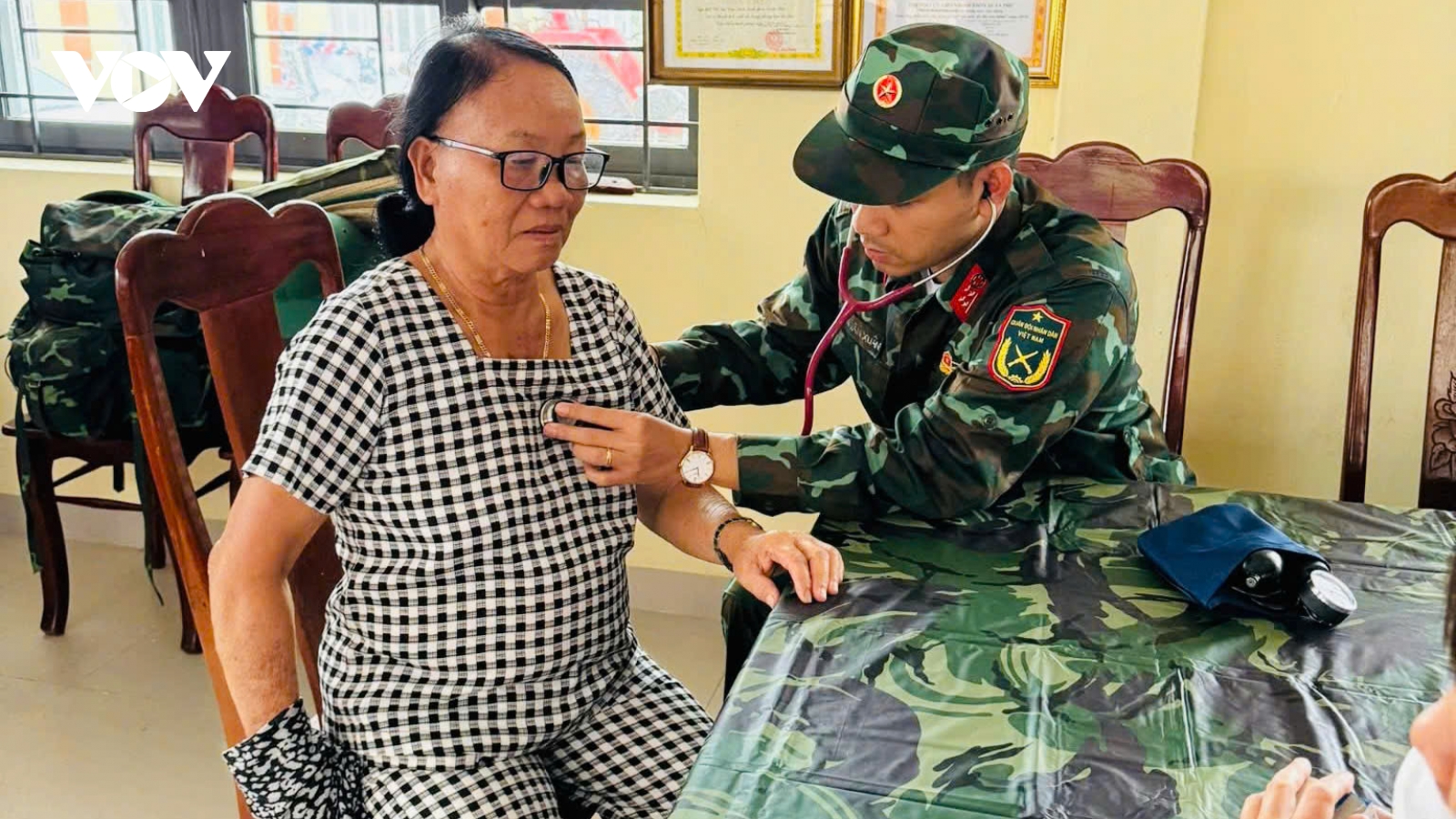 Sáng mãi tình quân dân lúc gian khó