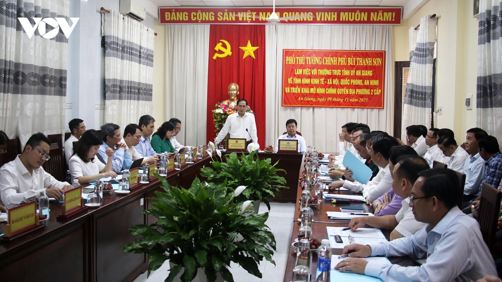 Phó Thủ tướng Bùi Thanh Sơn làm việc với thường trực Tỉnh uỷ An Giang