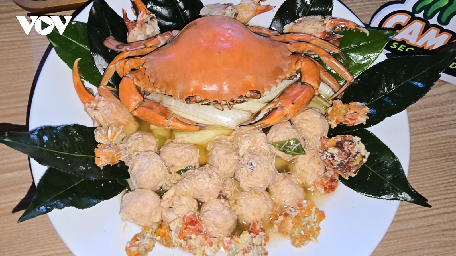 Bánh mì, bánh khọt, chè từ cua Cà Mau hút khách