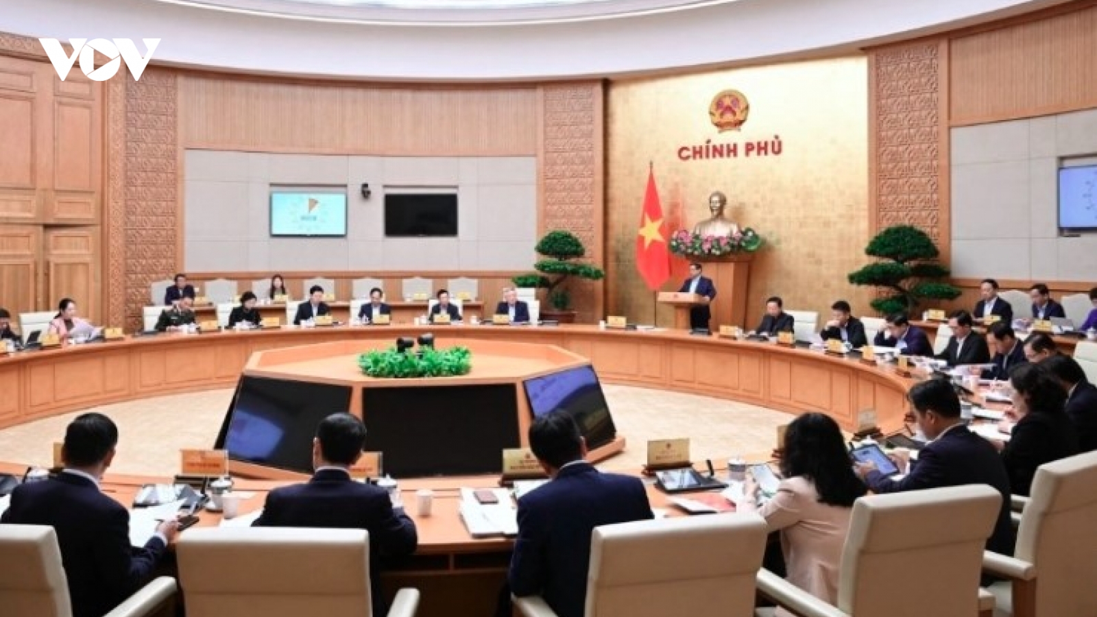PM underscores breakthrough legal framework for international financial center
