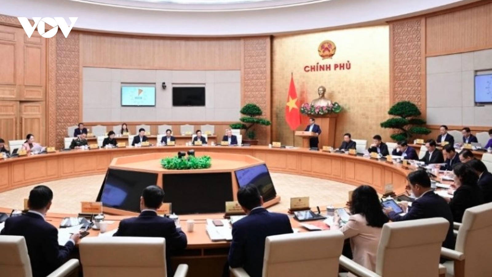 PM underscores breakthrough legal framework for international financial center