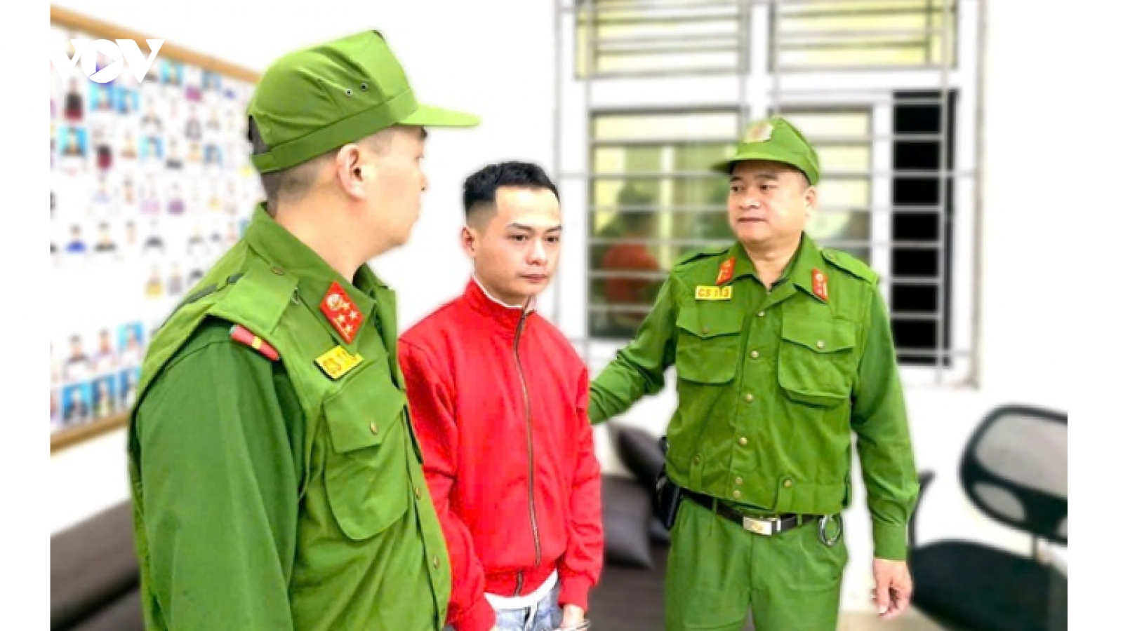 Bắt giữ thành công đối tượng truy nã nguy hiểm tại sân bay Nội Bài