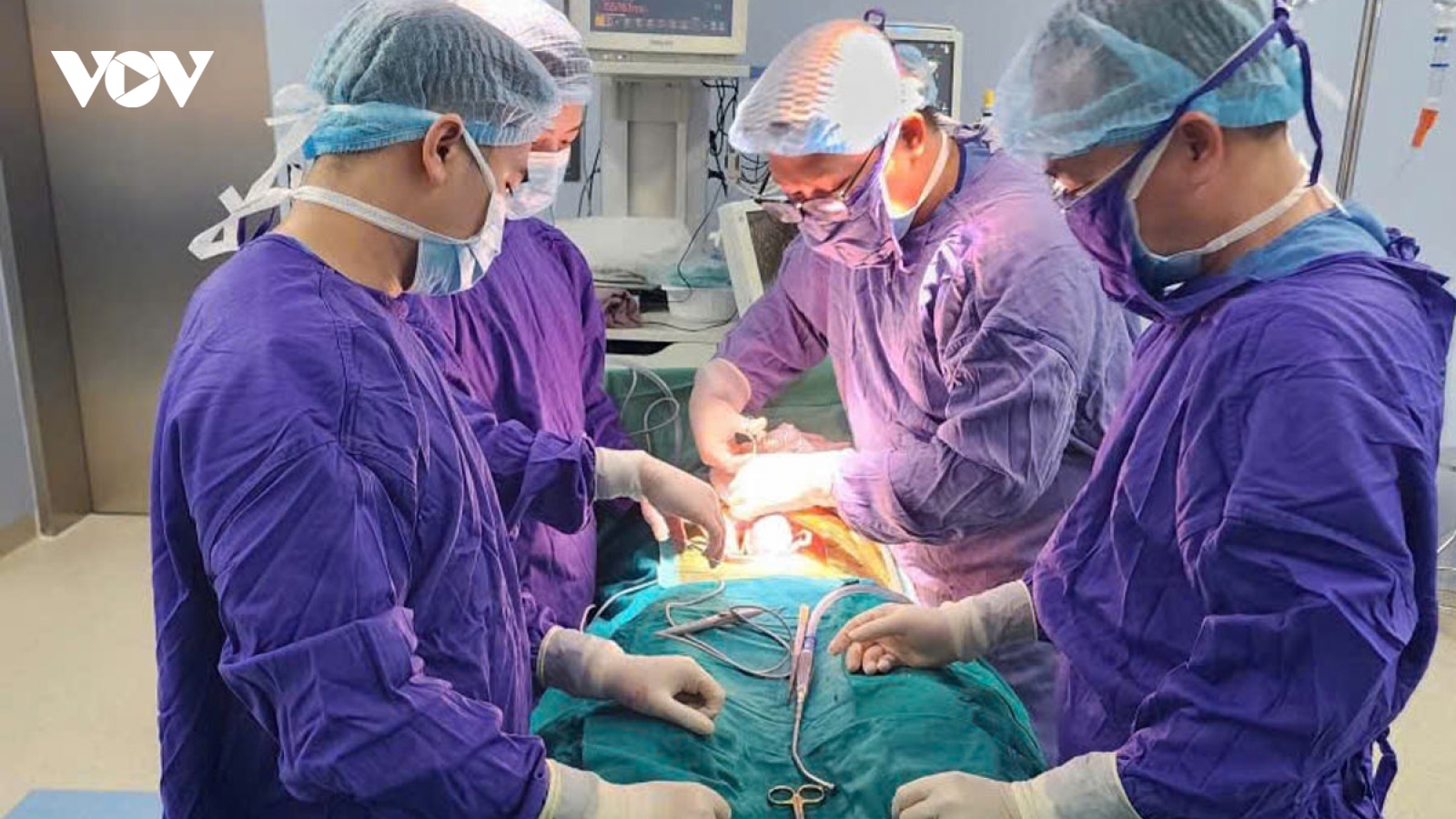 Pha cứu bóng khiến nam thanh niên bị thương nghiêm trọng vùng kín