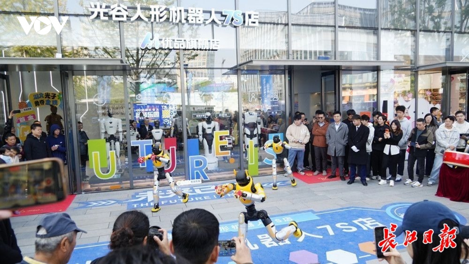 Trung Quốc khai trương cửa hàng robot hình người 7S đầu tiên