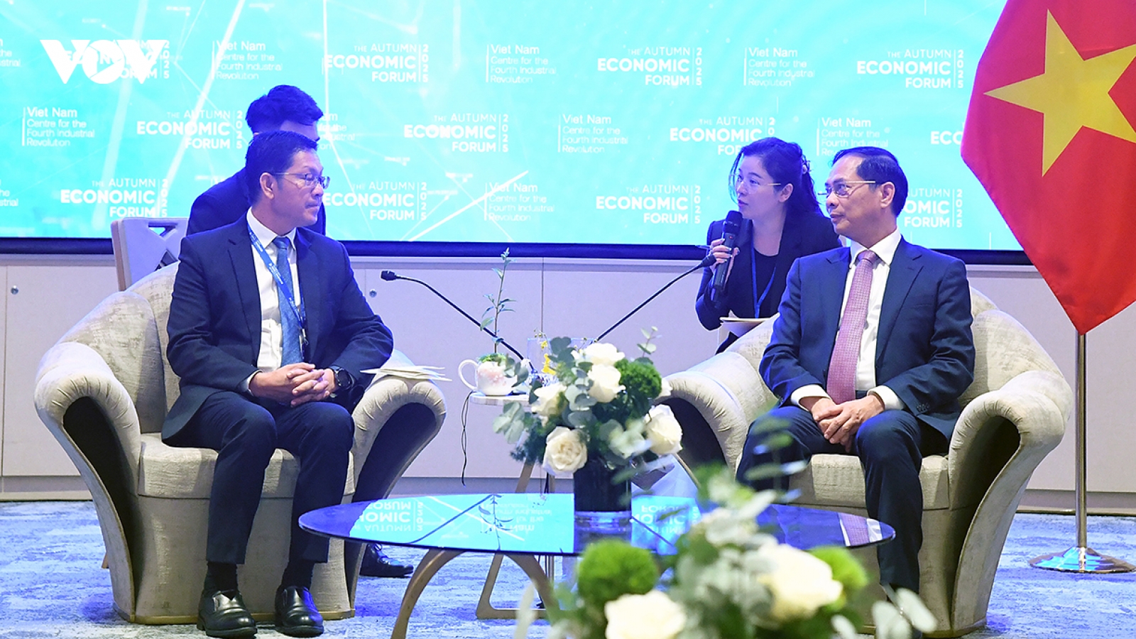 Vietnam ready to share digital transformation experience with Laos