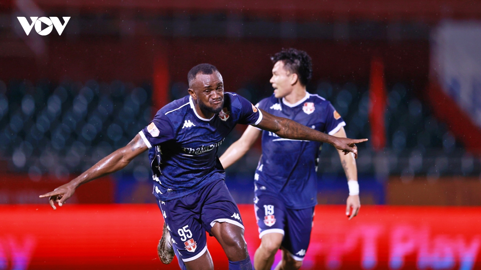 Sau vòng 9 V-League 2025/2026: CLB Hải Phòng đua vô địch