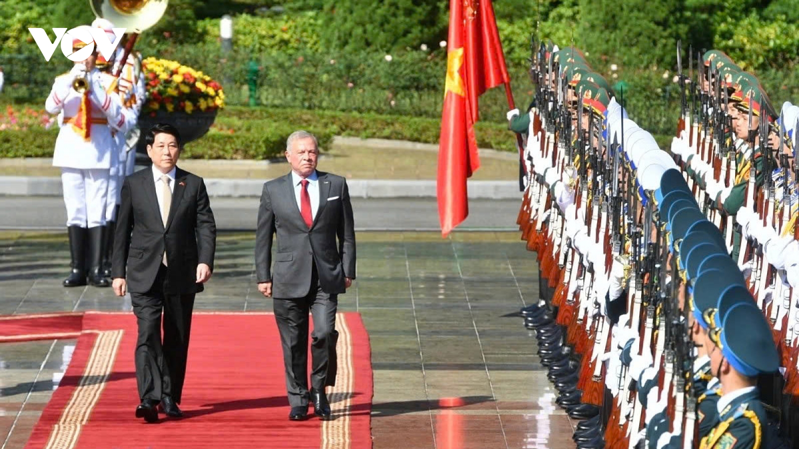 King Abdullah II warmly welcomed in Hanoi on official visit to Vietnam