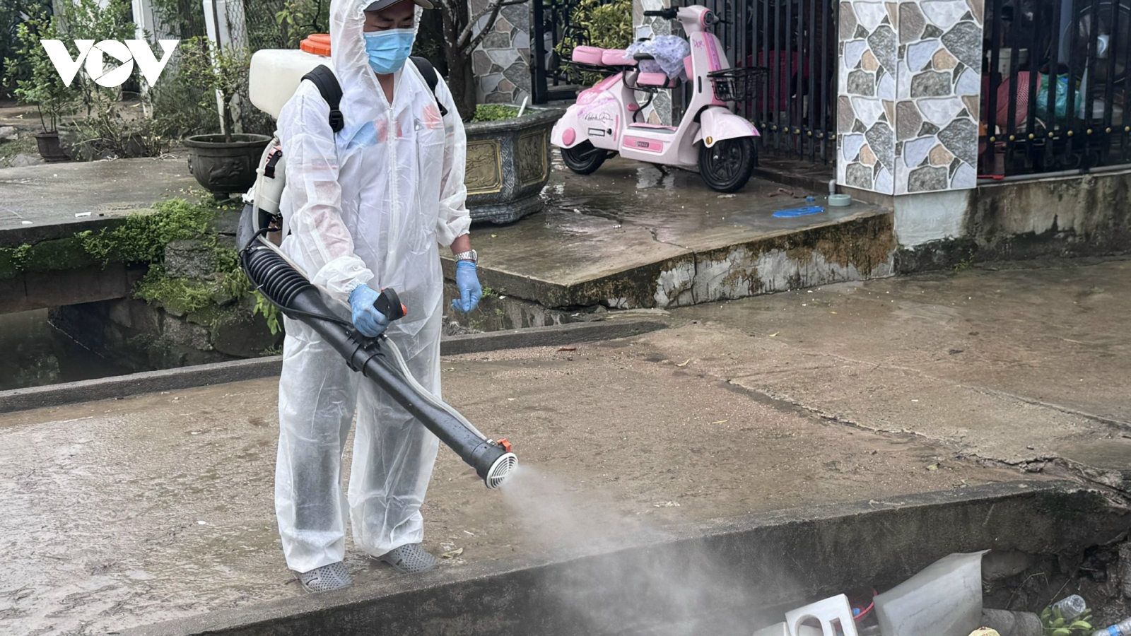 Đắk Lắk khẩn trương vệ sinh phòng dịch ở vùng lũ phía Đông