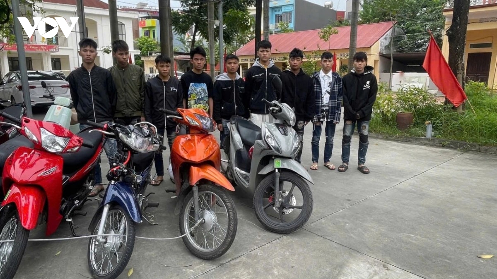 Nóng 24h: Bắt 14 “quái xế” mang hung khí quậy phá trong đêm