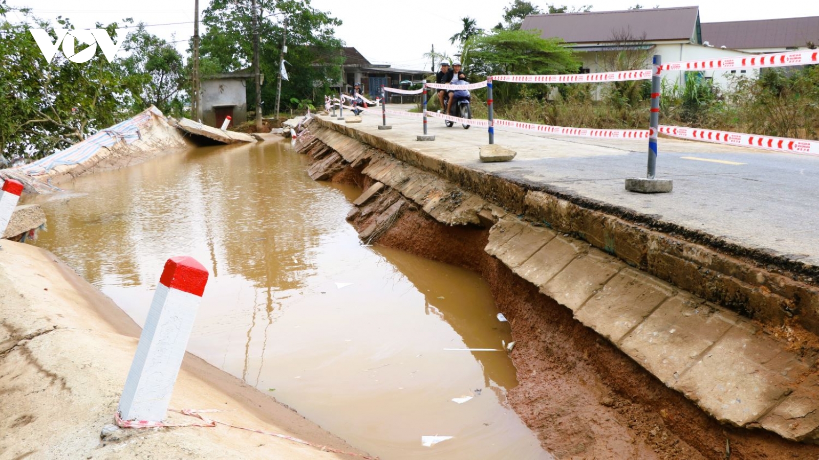 Quảng Trị: Mưa lớn, ngập lụt, sạt lở khắp nơi