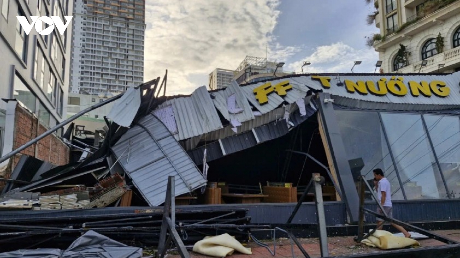 Typhoon Kalmaegi leaves over 2,400 houses roofless and 2 dead in Gia Lai