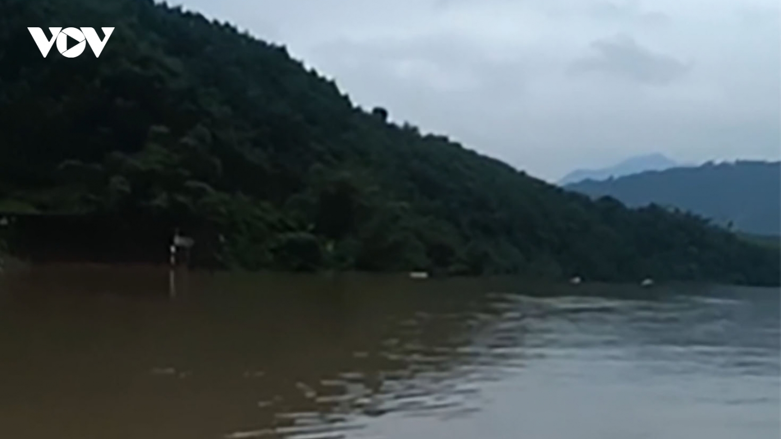 Tìm thấy nam tài xế bị lũ cuốn trôi ở Quảng Trị cách hiện trường khoảng 30km