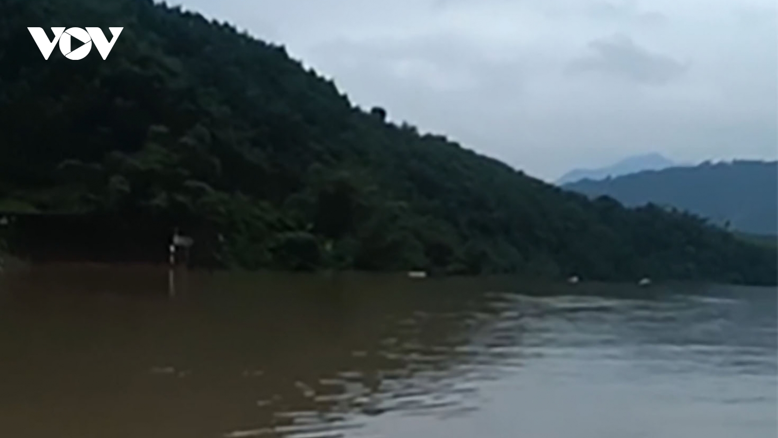 Tìm thấy nam tài xế bị lũ cuốn trôi ở Quảng Trị cách hiện trường khoảng 30km