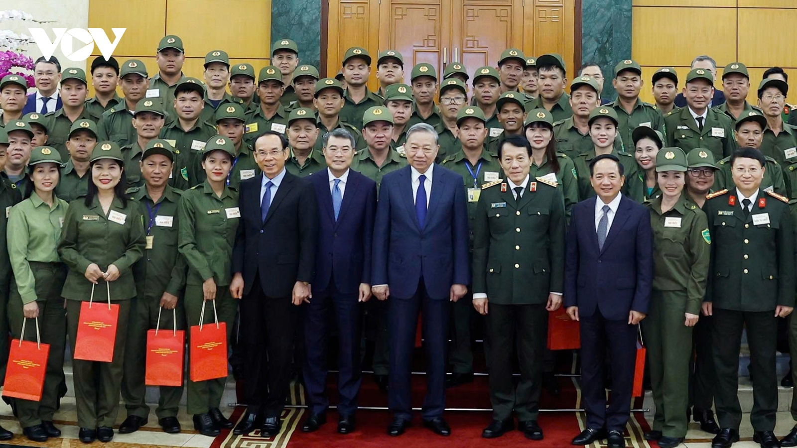 Tổng Bí thư gặp mặt đại biểu tiêu biểu tham gia bảo vệ an ninh trật tự ở cơ sở