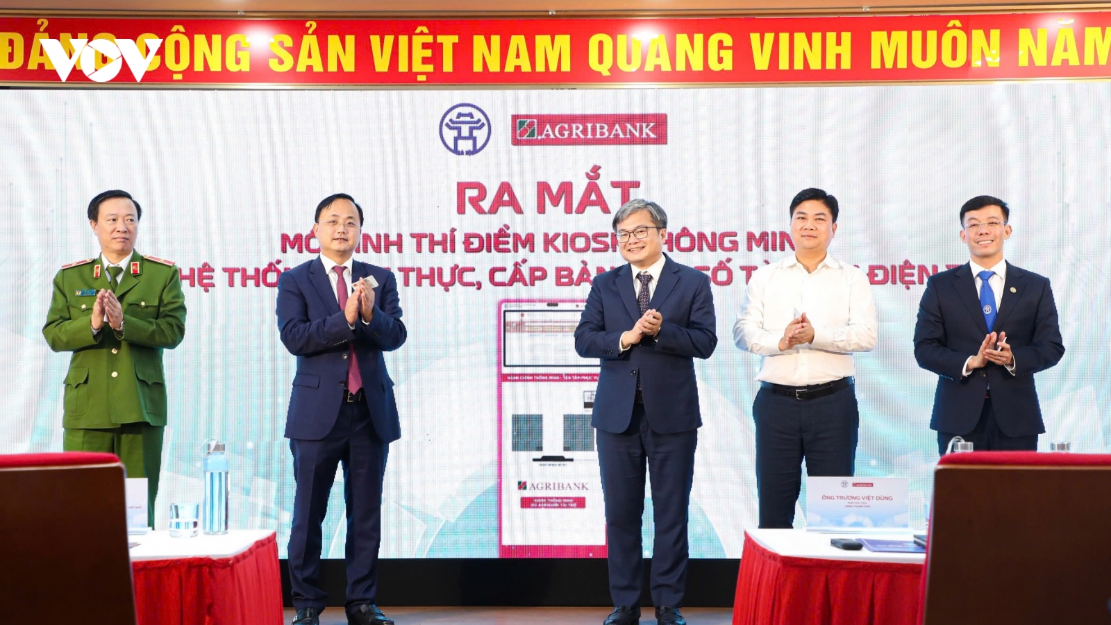 Agribank tài trợ Kiosk thông minh - bước tiến mới trong cải cách hành chính