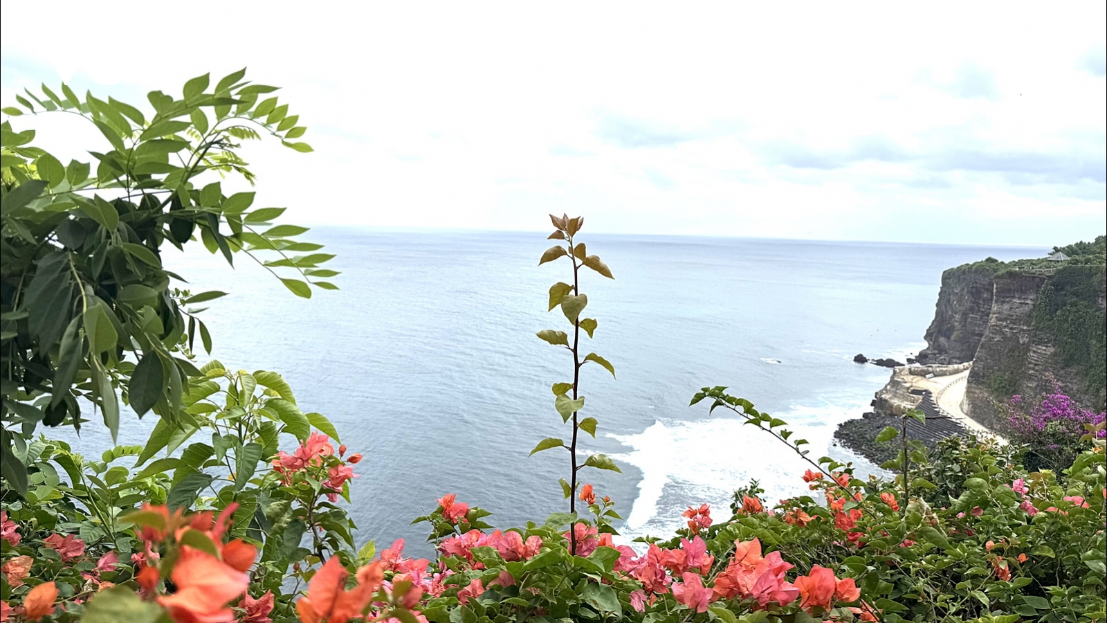 Bali (Indonesia) cân nhắc cấm tư nhân hóa bãi biển