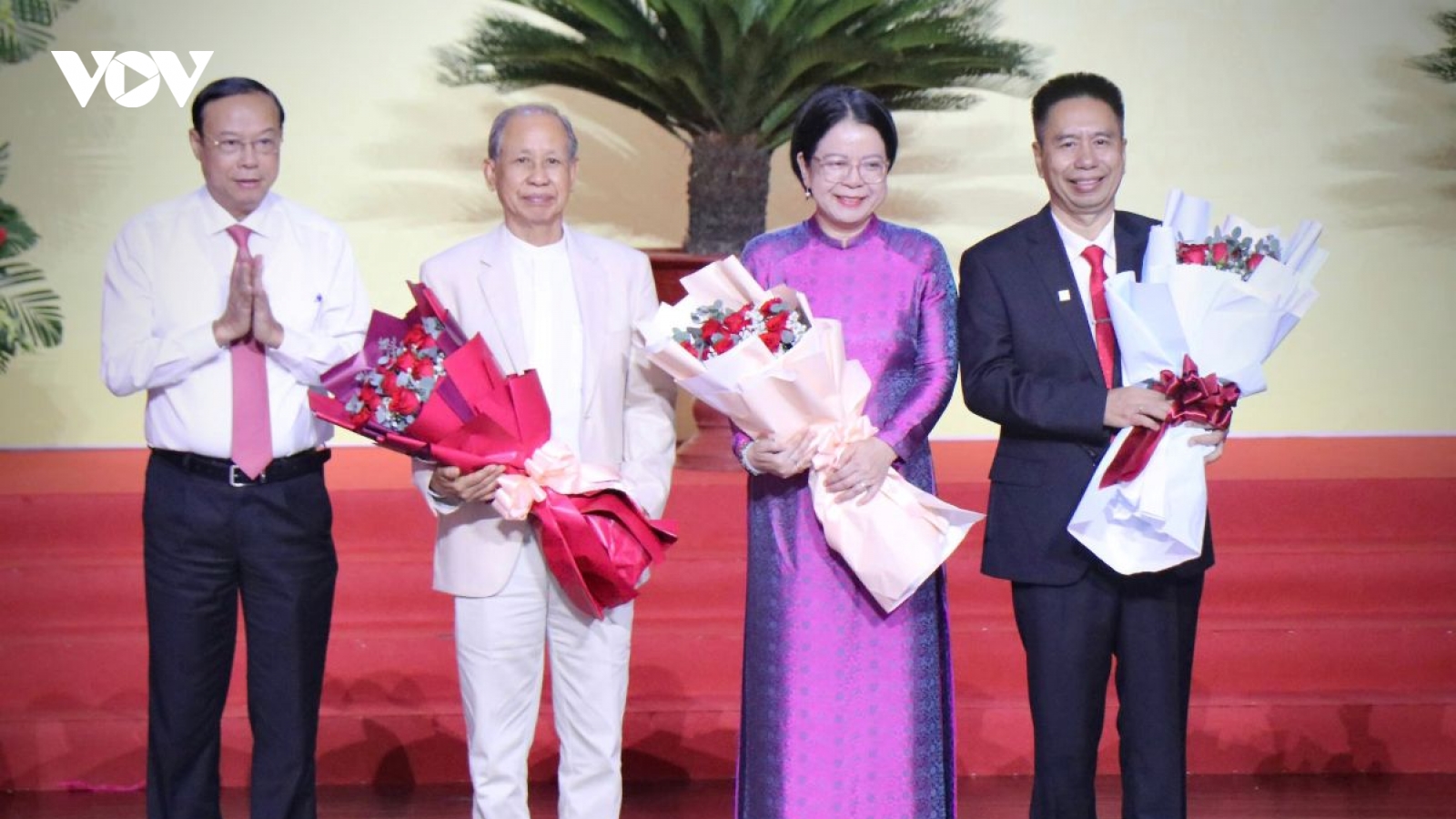 Kỷ nguyên vươn mình và khát vọng từ những điển hình tiên tiến