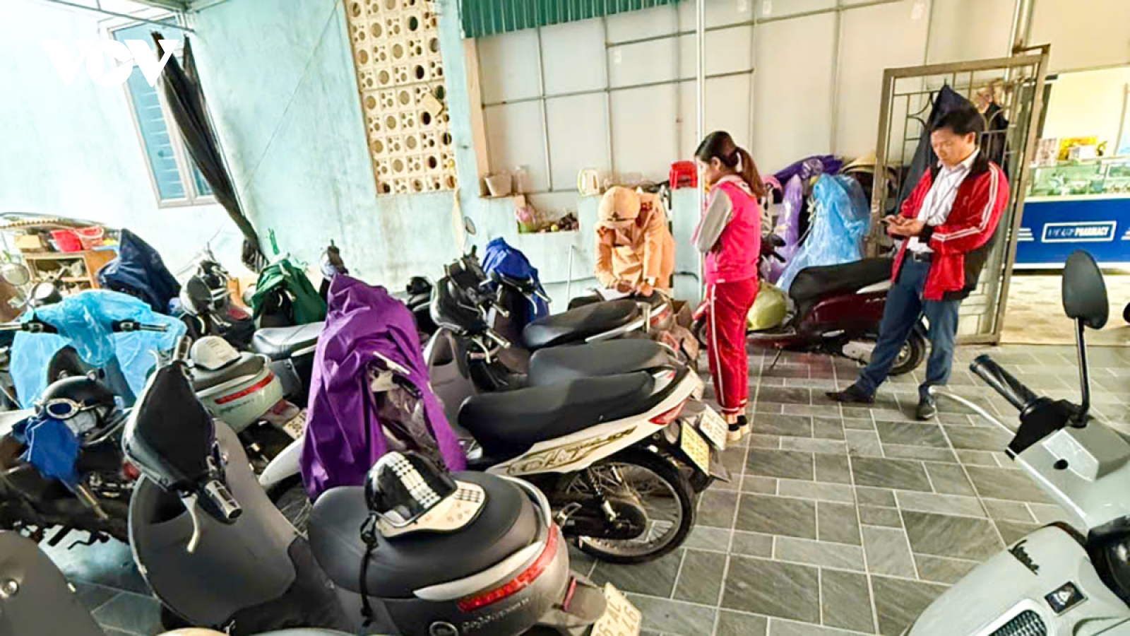 Hàng chục nghìn học sinh vi phạm khi kiểm tra bãi xe trong và ngoài trường học