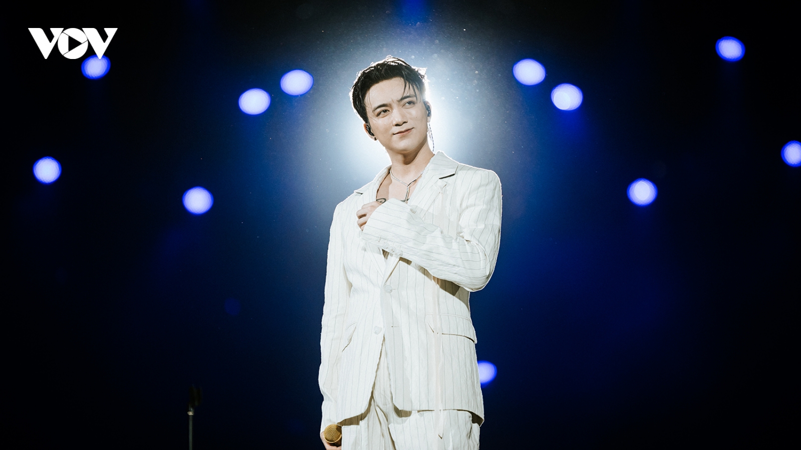 Soobin kết năm bằng concert "đỉnh" và 1,25 tỷ đồng hướng về đồng bào miền Trung