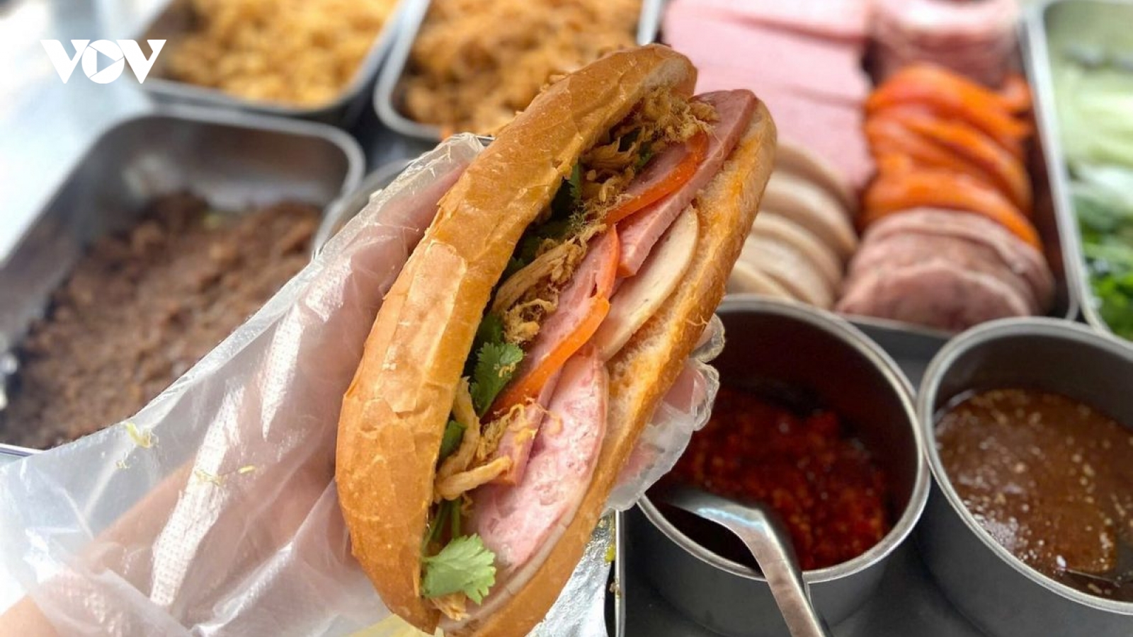 Ăn bánh mì, hơn 40 người tại TP.HCM phải đi cấp cứu