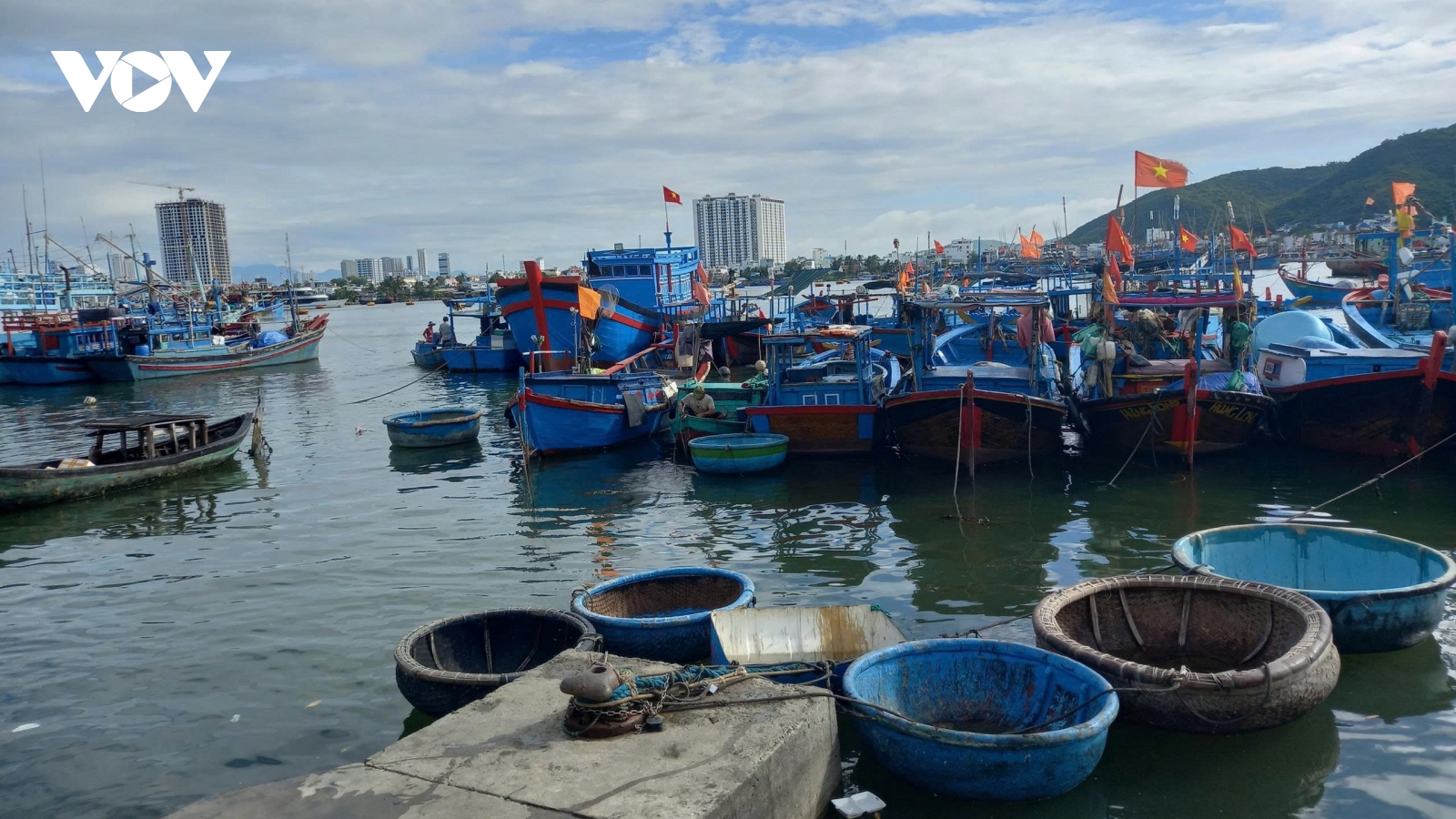 Khánh Hòa sơ tán dân ven biển ứng phó bão số 13