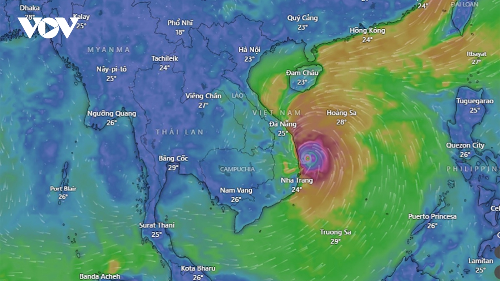 Bão Kalmaegi giật cấp 17, mưa vượt 600mm đổ bộ vào đất liền miền Trung đêm 6/11