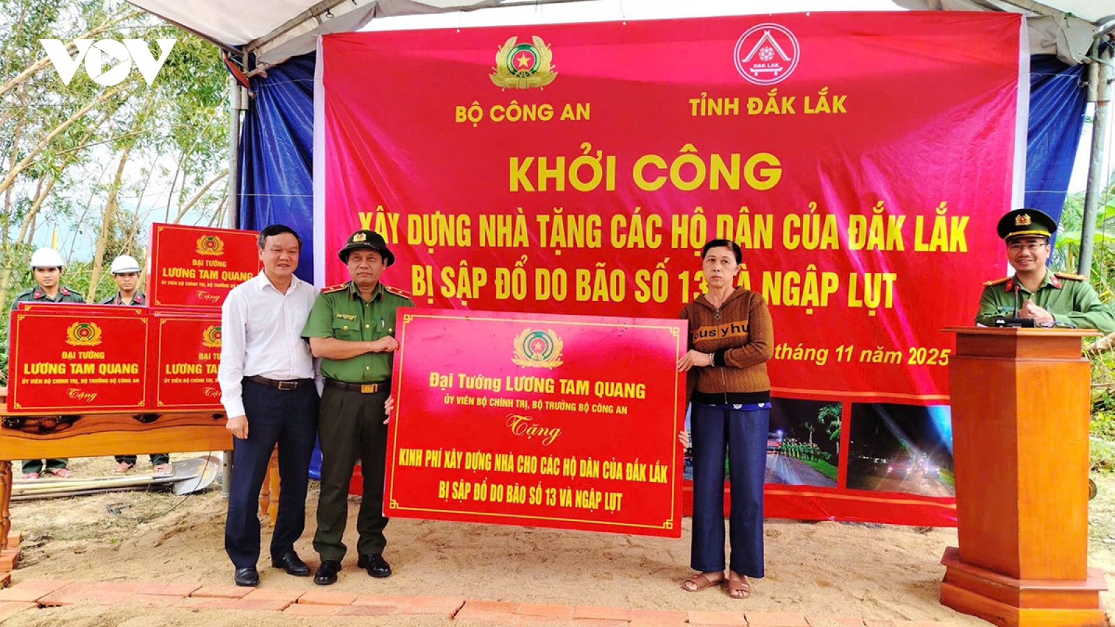 Bộ Công an xây dựng 16 căn nhà tặng người dân vùng lũ Đắk Lắk